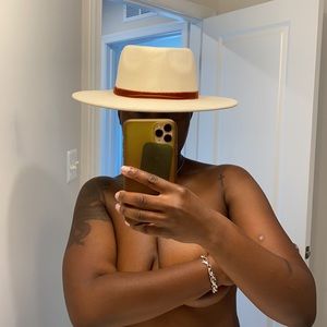 Lot of 4 Fedora style hats! 🎩